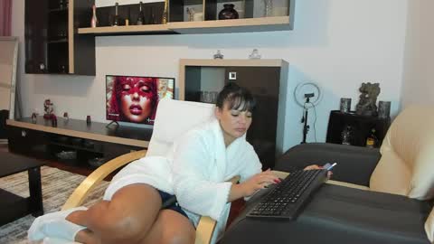 Ella online show from 04/03/26, 04:05