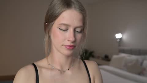 Ella online show from 06/06/26, 06:45