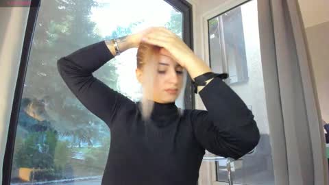 ella_vee online show from 10/05/25, 04:22