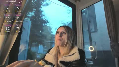 ella_vee online show from 11/14/25, 05:50