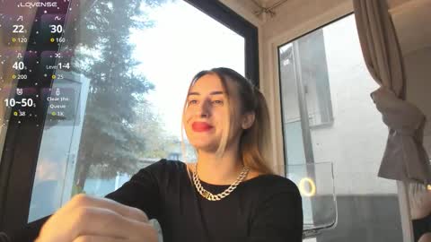 ella_vee online show from 11/30/25, 07:01