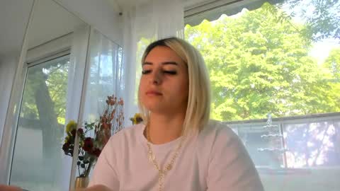 Snapshot of ella_vee chatting on 05/05/26, 06:43 ella_vee online show from 05/05/26, 06:43