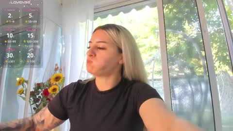 Snapshot of ella_vee chatting on 06/06/26, 05:34 ella_vee online show from 06/06/26, 05:34