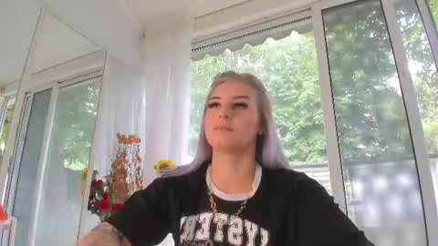 Snapshot of ella_vee chatting on 07/21/26, 05:54 ella_vee online show from 07/21/26, 05:54