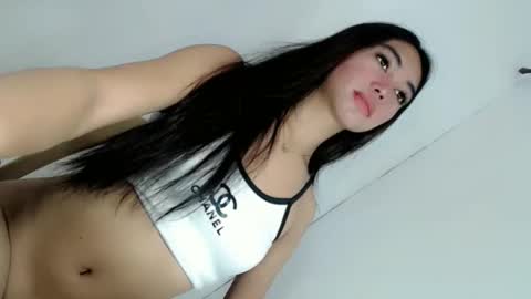 ella_walkerxxx online show from 05/13/26, 03:04