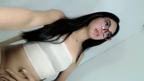 ella_walkerxxx online show from 05/13/26, 11:33