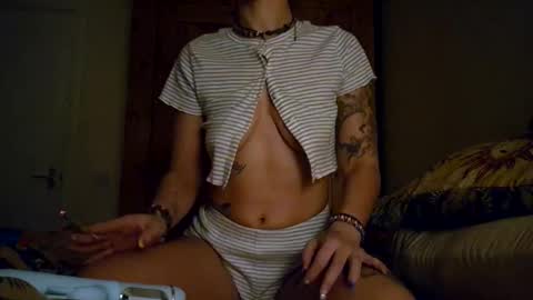 Snapshot of ellababy94 chatting on 11/09/25, 01:15 ellababy94 online show from 11/09/25, 01:15