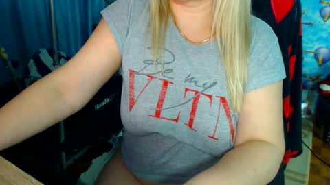  IsaBella  online show from 12/13/25, 07:53