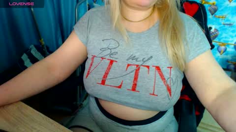 Snapshot of ellabella36dd chatting on 03/12/26, 10:27 IsaBella online show from 03/12/26, 10:27