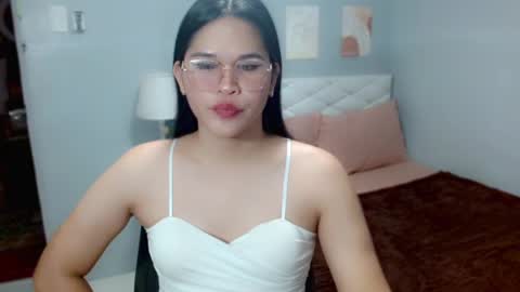 Snapshot of ellaford chatting on 06/17/26, 04:08 EllaFord online show from 06/17/26, 04:08