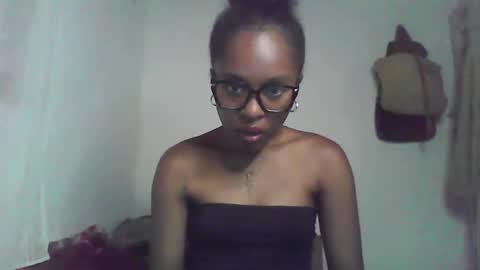 ellah245 online show from 02/18/26, 05:42