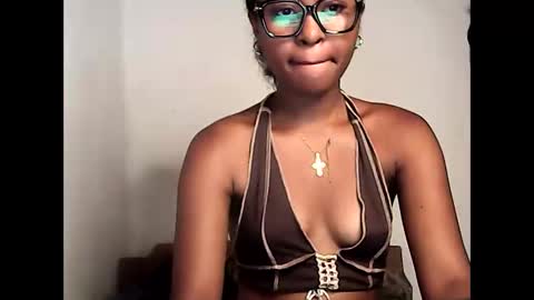 ellah245 online show from 03/30/26, 09:21