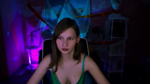 Ella online show from 11/01/25, 01:02