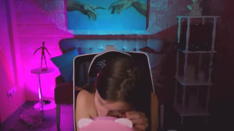 Ella online show from 11/19/25, 06:52