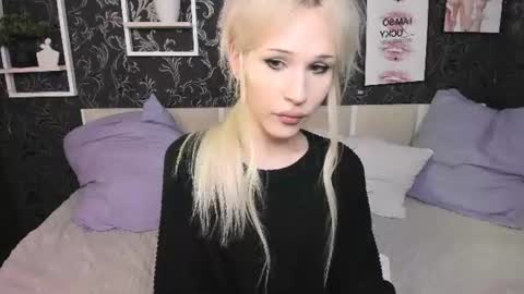 Snapshot of ellajoiness chatting on 06/22/26, 05:32 ellajoiness online show from 06/22/26, 05:32