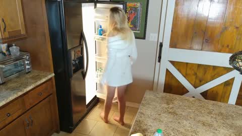 ellalowe online show from 04/01/26, 11:57