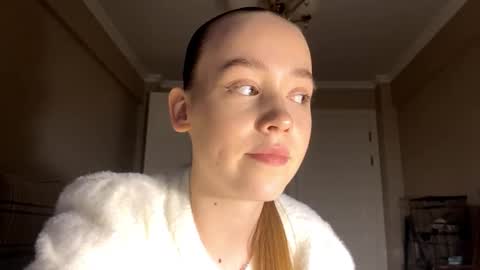 Ella online show from 09/16/25, 03:24