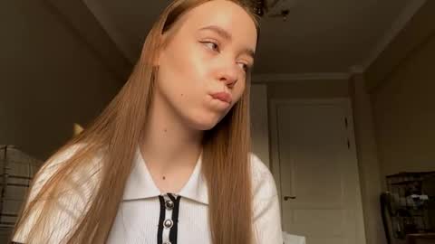 Ella online show from 10/03/25, 01:19