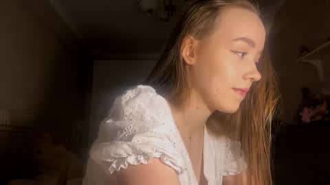 Ella online show from 10/04/25, 03:32