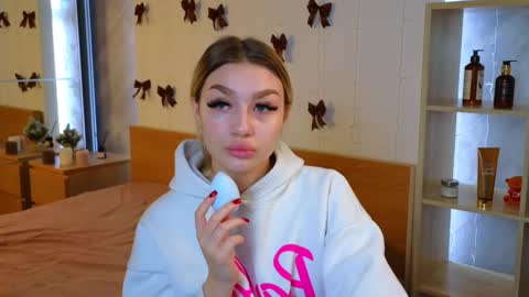 ellamilla online show from 12/24/24, 05:27