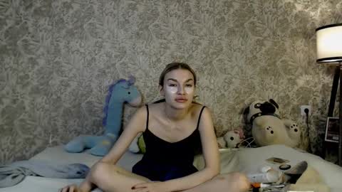 ellamilla online show from 11/06/25, 04:35