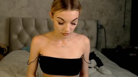 ellamilla online show from 02/25/26, 04:05