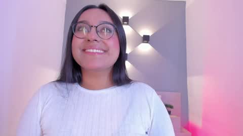 Snapshot of ellamontoya chatting on 01/11/25, 04:59 Ella online show from 01/11/25, 04:59