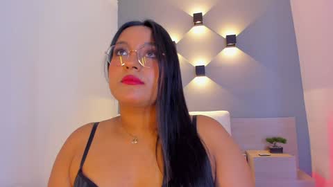 Snapshot of ellamontoya chatting on 02/08/25, 05:08 Ella online show from 02/08/25, 05:08