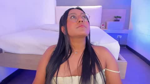 Snapshot of ellamontoya chatting on 02/11/25, 04:55 Ella online show from 02/11/25, 04:55