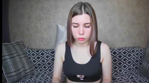 Snapshot of ellanuar chatting on 12/19/24, 02:01 EllaNuar online show from 12/19/24, 02:01