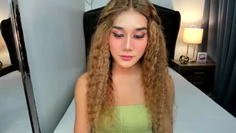 Snapshot of ellats_18 chatting on 12/02/24, 11:56 Sophia online show from 12/02/24, 11:56