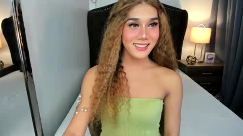 Snapshot of ellats_18 chatting on 12/02/24, 03:14 Sophia online show from 12/02/24, 03:14