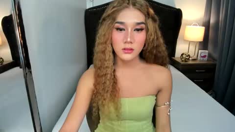 Snapshot of ellats_18 chatting on 12/02/24, 06:21 Sophia online show from 12/02/24, 06:21