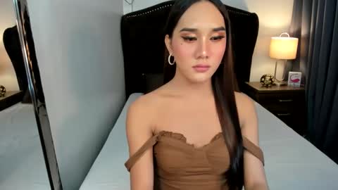 Snapshot of ellats_18 chatting on 12/10/24, 06:28 Sophia online show from 12/10/24, 06:28