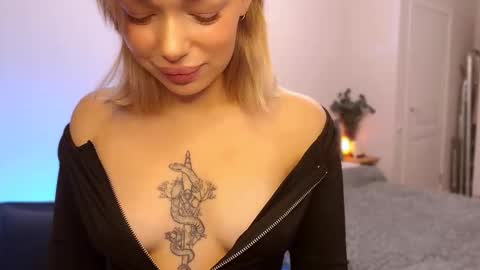 Ella online show from 10/10/25, 05:17