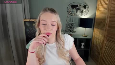 elldiana online show from 12/15/25, 01:32