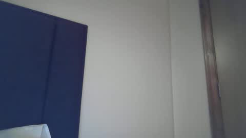 elle010843 online show from 11/14/25, 06:06