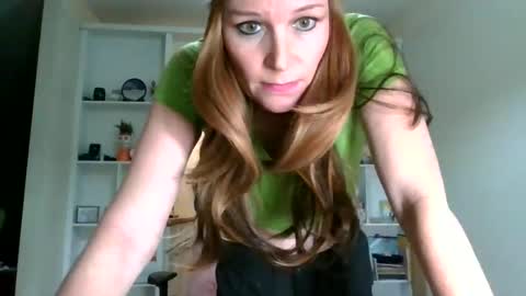 Elle online show from 12/22/25, 11:24