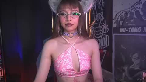 Snapshot of elle_uwu chatting on 06/28/26, 05:30 follow me on instagram . online show from 06/28/26, 05:30