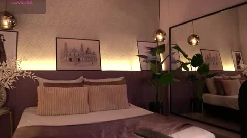 Elle Diane online show from 09/15/25, 12:10