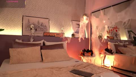 Elle Diane online show from 10/21/25, 01:17