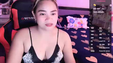 Snapshot of elleelle123 chatting on 07/11/26, 02:14 Ann online show from 07/11/26, 02:14