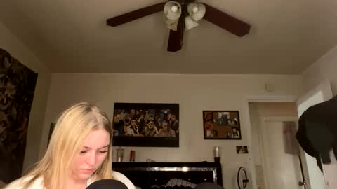 Snapshot of ellejess chatting on 03/03/26, 04:57 ellejess online show from 03/03/26, 04:57