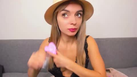 ellen_flow online show from 03/09/25, 02:54