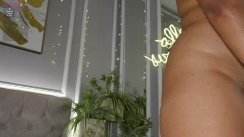 Snapshot of ellette_ chatting on 05/08/26, 12:27 princess online show from 05/08/26, 12:27