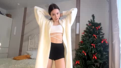 Snapshot of ellettecollins chatting on 12/22/25, 09:17 Rosa online show from 12/22/25, 09:17