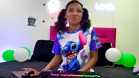 ellie_cute7 online show from 04/17/26, 07:39