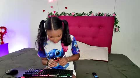 Snapshot of ellie_cute7 chatting on 05/19/26, 07:09 ellie_cute7 online show from 05/19/26, 07:09