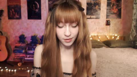 Snapshot of ellie_friendly chatting on 12/15/24, 12:18 ellie_friendly online show from 12/15/24, 12:18