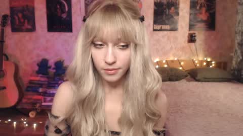 Snapshot of ellie_friendly chatting on 01/16/25, 12:09 ellie_friendly online show from 01/16/25, 12:09